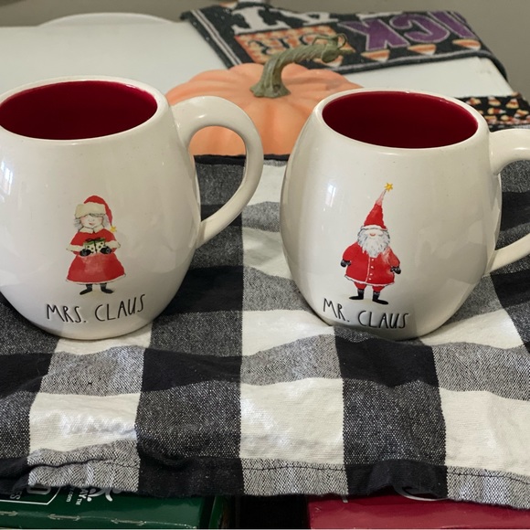 Rae Dunn Mr.Claus and Mrs.Claus Christmas mug set 🎅🏻🤶🏻 - Picture 3 of 6